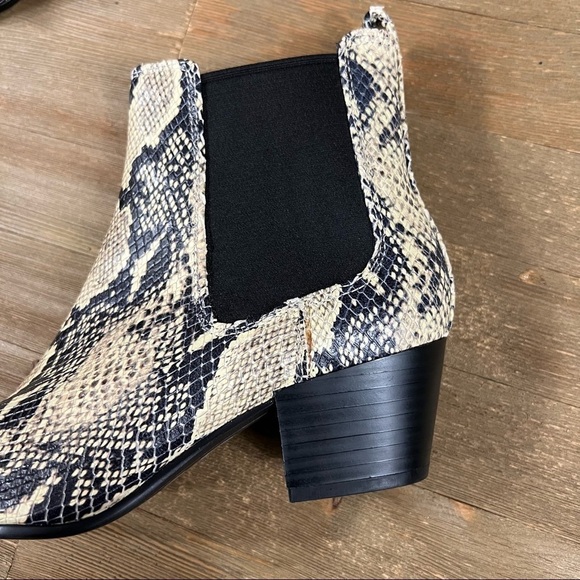 NEW Sam Edelman Snakeskin Reesa Chelsea Ankle Boots - Picture 10 of 13